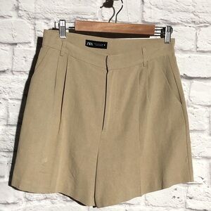 Zara Women's Beige pleated Shorts NWOT medium